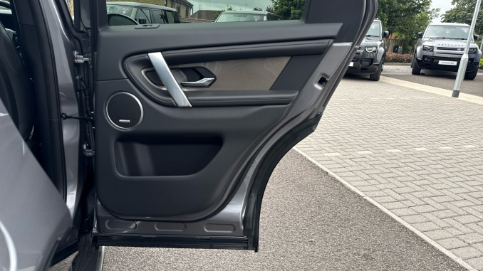 Land Rover Discovery Sport 1.5 P270e Metropolitan 5dr Auto [5 Seat] [NI] Station Wagon - Image 34